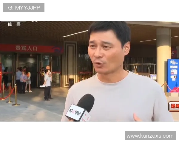 足球明星李毅签名背后的故事与球迷互动的精彩瞬间
